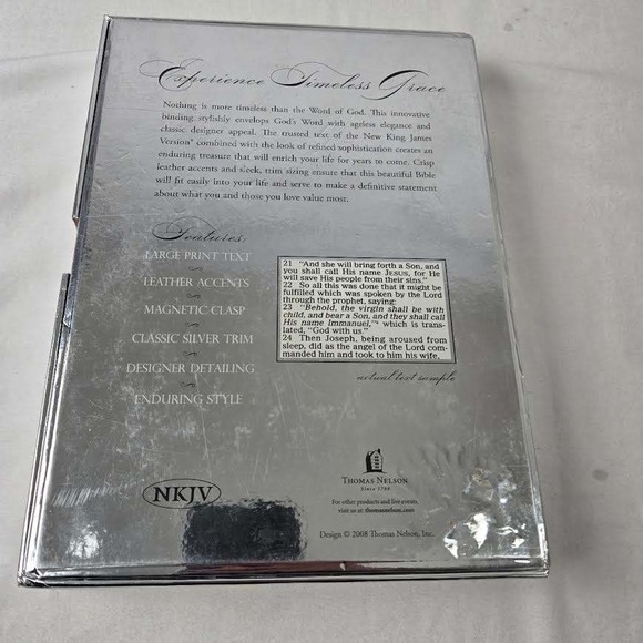 Thomas Nelson NKJV Ultraslim Bible Large Print Designer Series King James 2008 - Picture 5 of 6